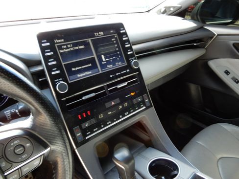 Used 2019 Toyota Avalon XSE image 14