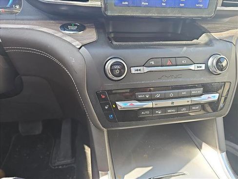 Used 2020 Ford Explorer Platinum image 16
