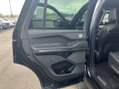 New 2026 Lincoln Navigator Reserve AWD/4WD image 14
