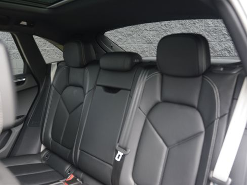 Certified 2026 Porsche Macan AWD/4WD image 31