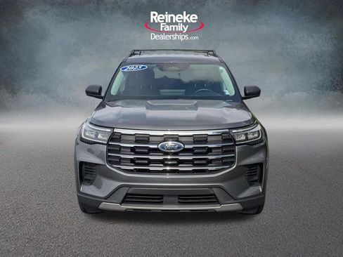 Used 2025 Ford Explorer Active AWD/4WD image 2