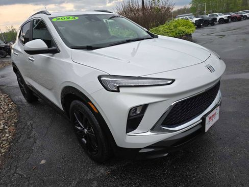 Used 2024 Buick Encore GX Sport Touring FWD image 8