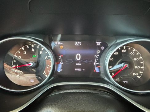 Used 2018 Jeep Compass Latitude w/ Popular Equipment Group FWD image 9