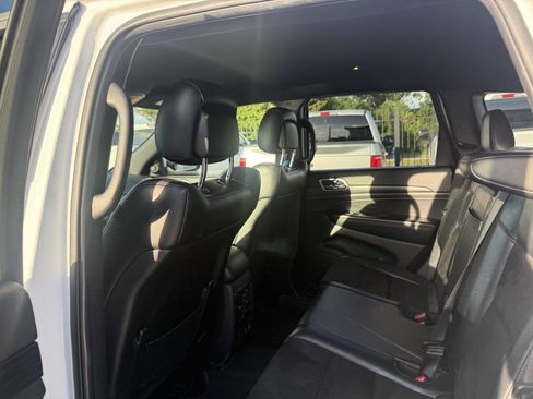 Used 2021 Jeep Grand Cherokee Laredo X RWD image 12
