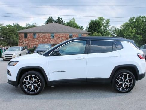 Used 2025 Jeep Compass Limited AWD/4WD image 5