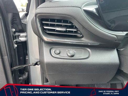 Used 2025 Buick Envista Preferred w/ Convenience II Package FWD image 24