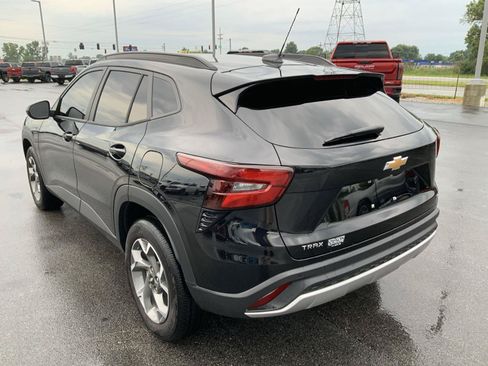 Used 2026 Chevrolet Trax LT w/ Driver Confidence Package FWD image 9