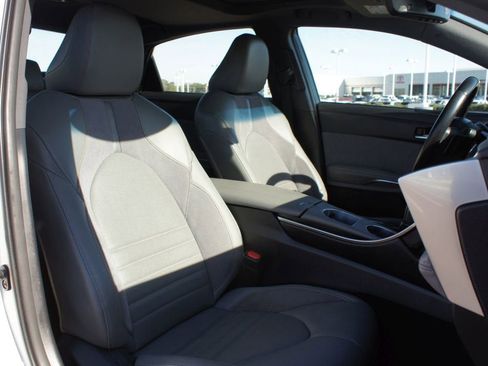 Used 2019 Toyota Avalon XSE image 22