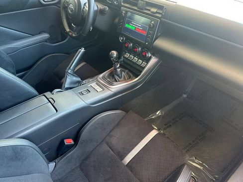 Used 2025 Toyota GR86 Premium w/ ALL Weather Mat Package (TMS) RWD image 15