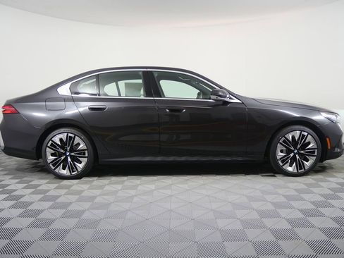 New 2026 BMW 530i image 2