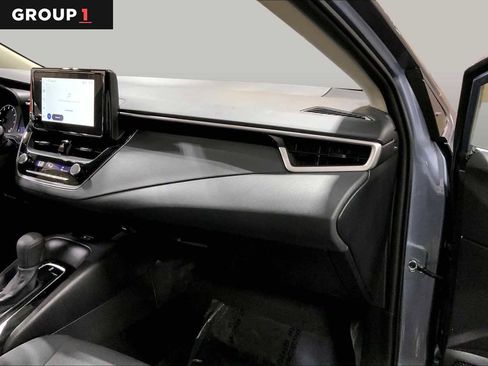 Used 2025 Toyota Corolla LE w/ LE Premium Package FWD image 19