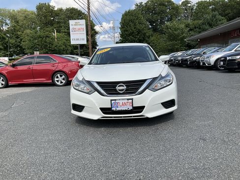 Used 2016 Nissan Altima 2.5 S w/ Power Driver Seat Package FWD image 2