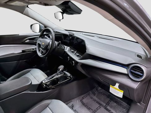 New 2026 Chevrolet Trax LT w/ Driver Confidence Package FWD image 31