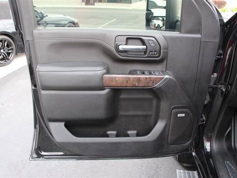 Used 2022 GMC Sierra 2500 Denali w/ Denali Black Diamond Edition AWD/4WD image 20