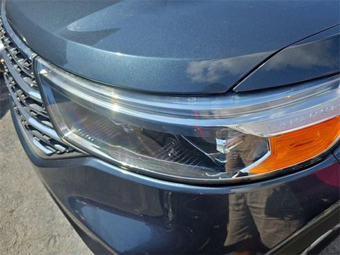 Used 2022 Ford Explorer XLT image 8