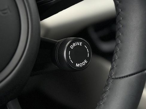 Certified 2025 Porsche Macan 4 Electric image 23