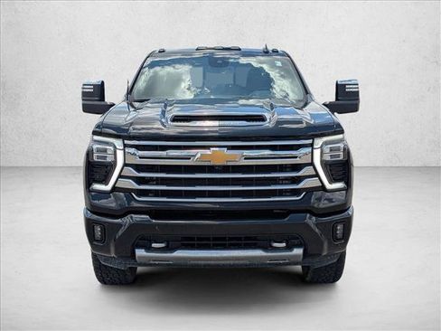 Used 2024 Chevrolet Silverado 2500 High Country AWD/4WD image 2
