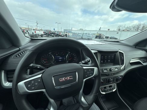 Used 2023 GMC Terrain SLE w/ Driver Convenience Package image 11