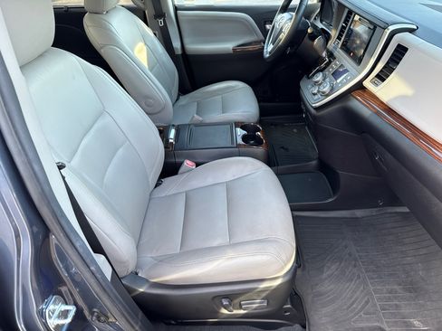 Used 2015 Toyota Sienna Limited Premium FWD image 13