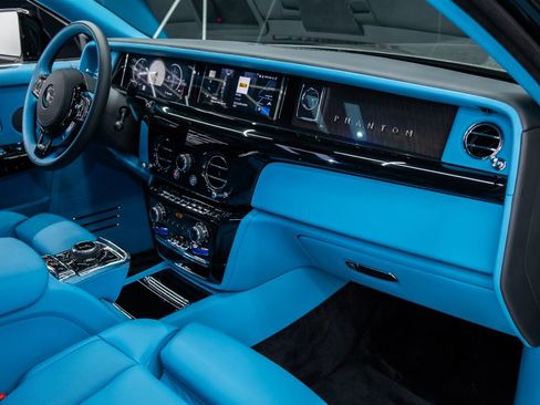 Used 2025 Rolls-Royce Phantom Sedan RWD image 53