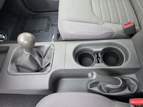 Used 2019 Nissan Frontier S RWD image 19