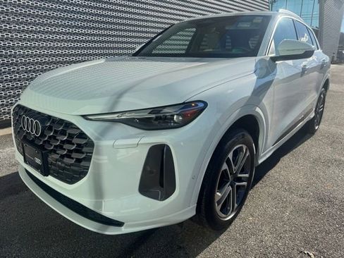 Certified 2025 Audi Q5 Premium image 1