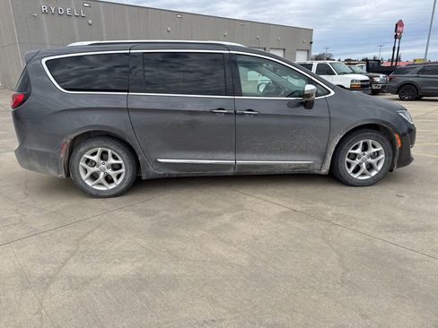 Used 2020 Chrysler Pacifica Limited image 6