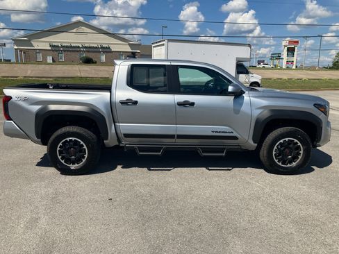 Certified 2026 Toyota Tacoma TRD Off-Road AWD/4WD image 10