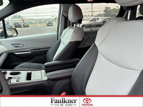 Used 2025 Toyota Sienna XSE w/ XSE Plus Package AWD/4WD image 27