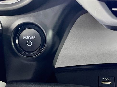 Used 2025 Toyota Sienna XLE FWD image 23