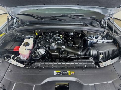 Used 2024 Jeep Grand Cherokee L Limited w/ Black Appearance Package image 27