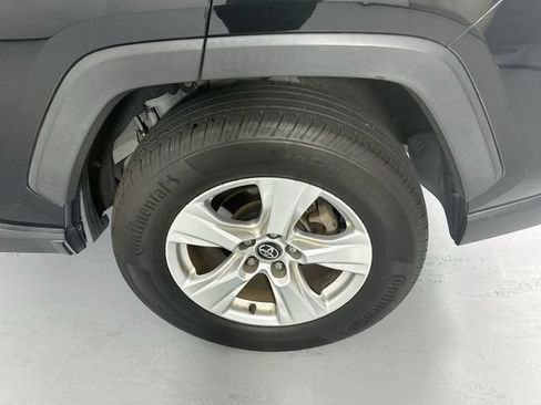 Used 2020 Toyota RAV4 XLE FWD image 17