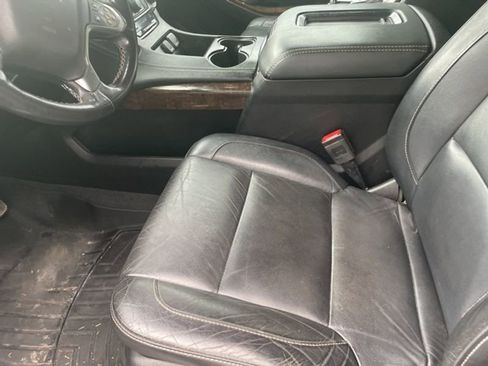 Used 2019 Chevrolet Suburban LT w/ Luxury Package image 7