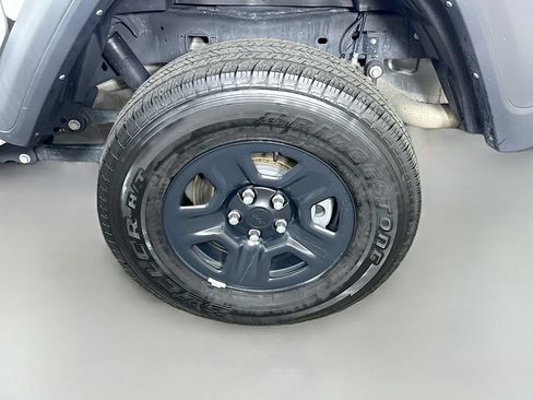 Used 2024 Jeep Gladiator Sport AWD/4WD image 33