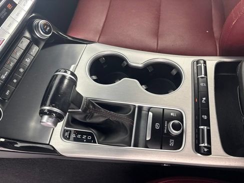 Used 2018 Kia Stinger GT1 AWD/4WD image 9