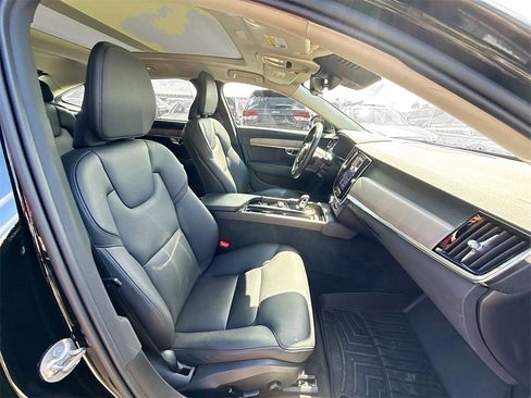Used 2023 Volvo S90 B6 Plus image 33