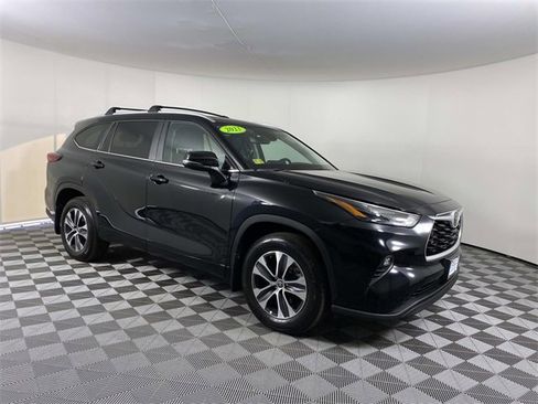 Used 2023 Toyota Highlander XLE image 1