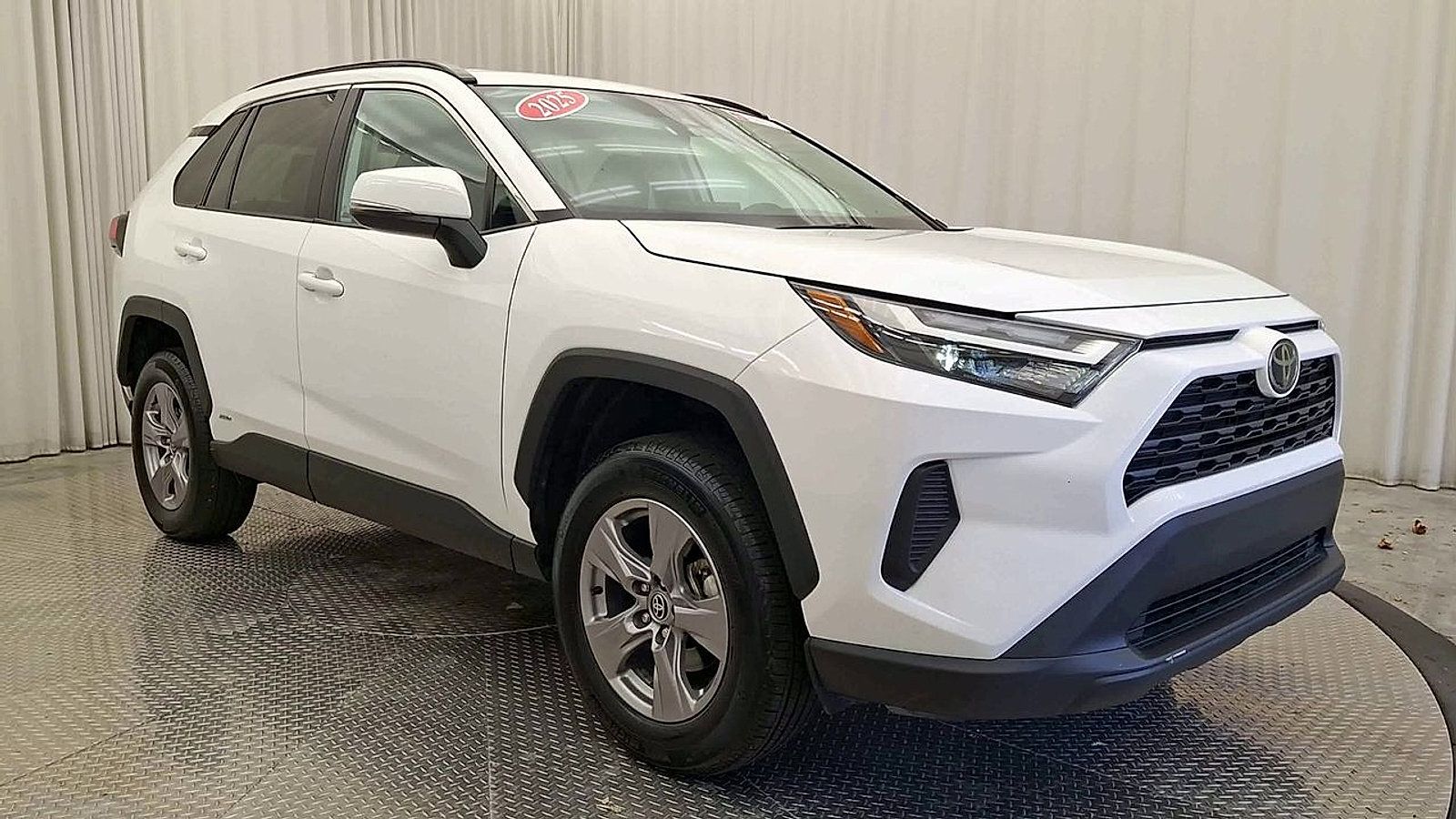Certified 2025 Toyota RAV4 XLE AWD/4WD image 9