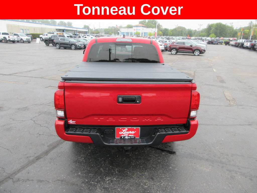 Used 2018 Toyota Tacoma TRD Sport AWD/4WD image 8