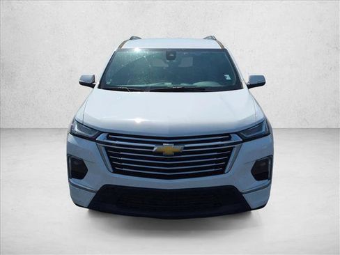 Used 2023 Chevrolet Traverse Premier FWD image 2