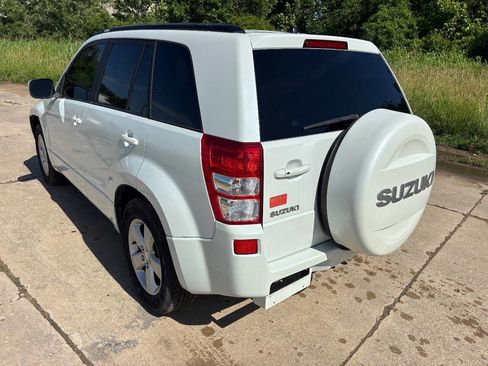Used 2010 Suzuki Grand Vitara Limited RWD image 3