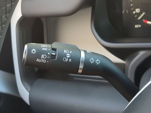 Used 2025 Land Rover Defender 110 S image 28