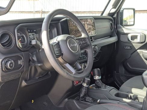 Used 2025 Jeep Wrangler Rubicon image 14