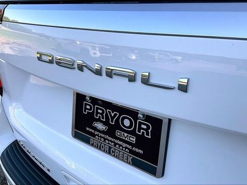 Used 2025 GMC Yukon Denali AWD/4WD image 24