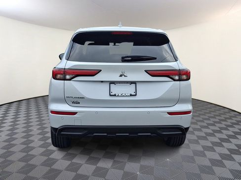 Used 2022 Mitsubishi Outlander ES FWD image 5