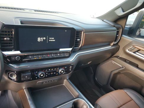 Used 2025 Chevrolet Silverado 3500 High Country w/ High Country Premium Package AWD/4WD image 27
