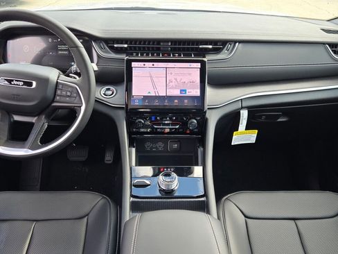 New 2025 Jeep Grand Cherokee Limited w/ Luxury Tech Group II image 21