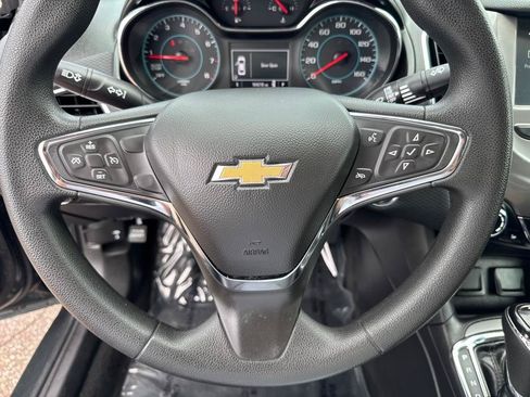 Used 2018 Chevrolet Cruze LT w/ Convenience Package FWD image 39