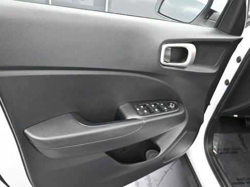 Certified 2026 Hyundai Venue SE FWD image 13
