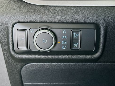 Used 2024 Ford Explorer XLT w/ Equipment Group 202A image 17